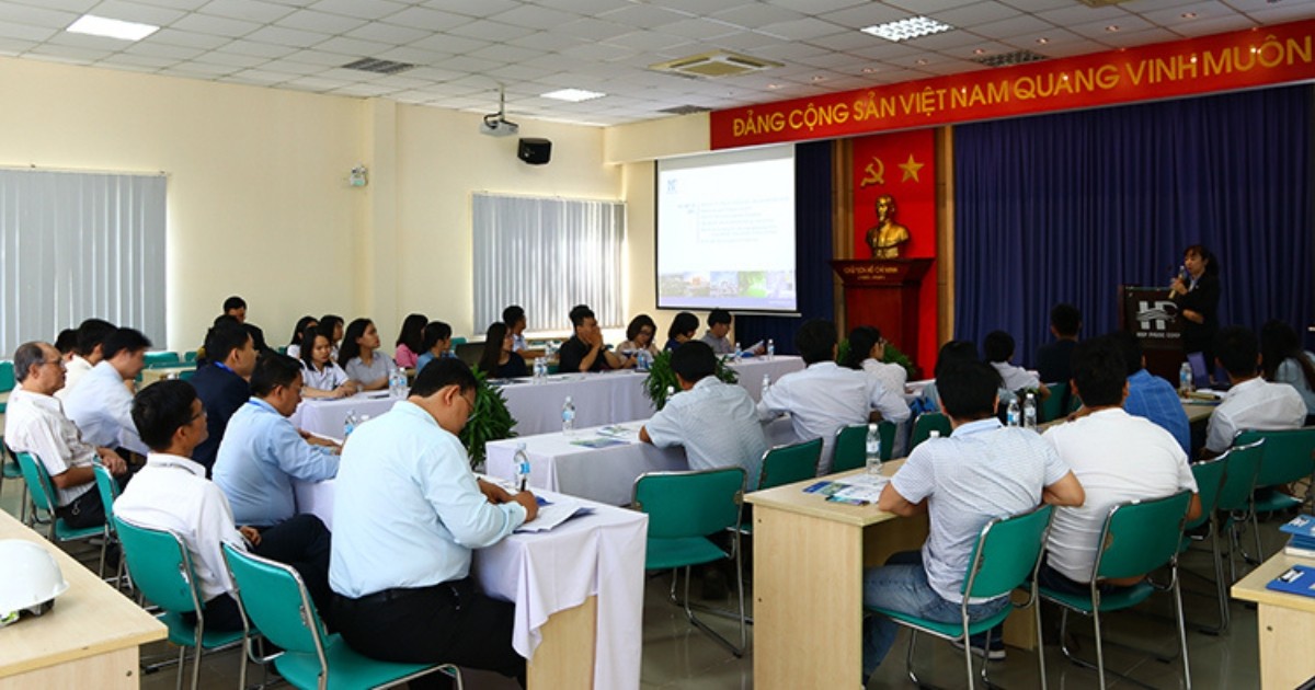 欢迎越南富布赖特大学学生参观 Hiep Phuoc 工业园 | Hiep Phuoc 工业园区股份公司