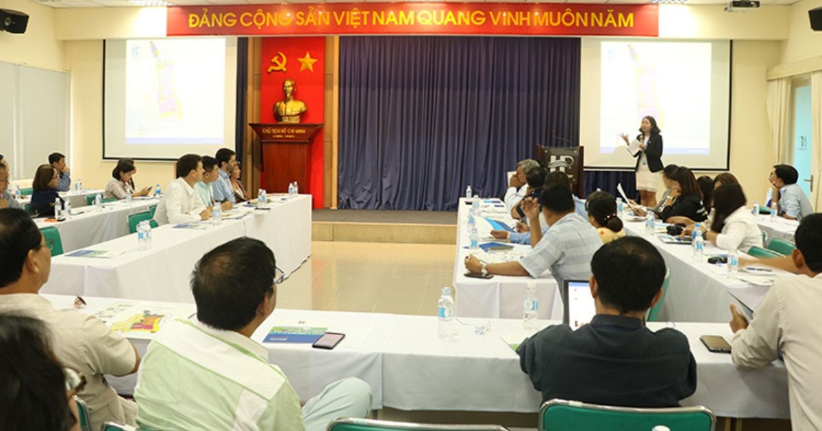 Hiep Phuoc 工业园接待了参加“大湄公河次区域健康经济区和边境地区发展创新”区域磋商论坛的代表团 | Hiep Phuoc 工业园区股份公司