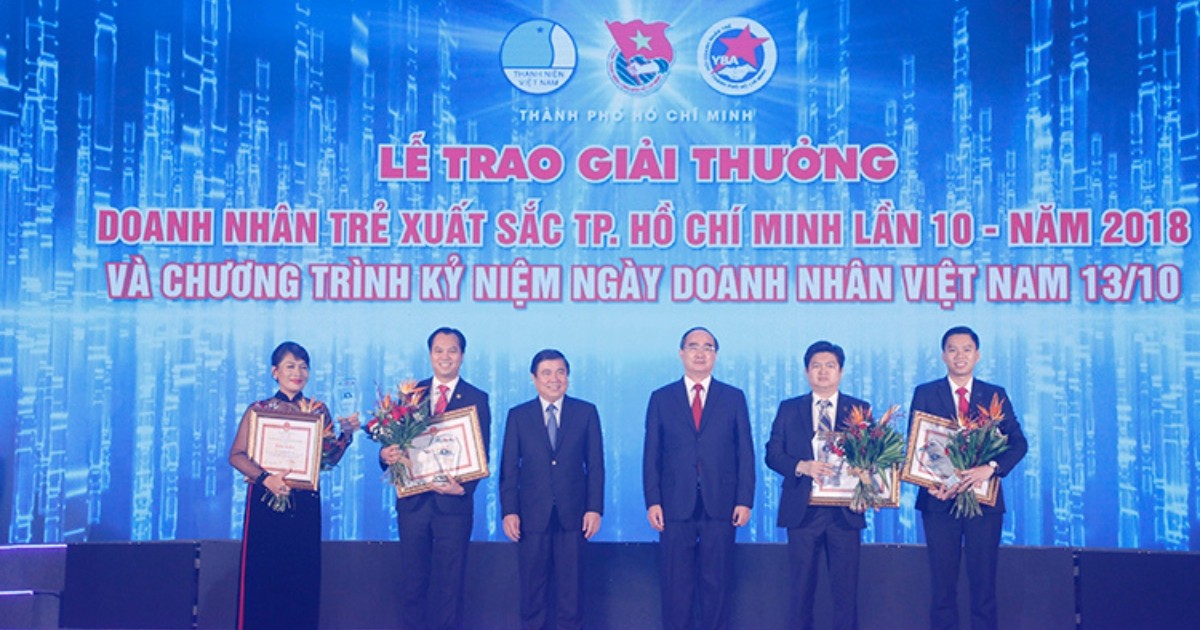 Hiep Phuoc 工业园参加第十届胡志明市杰出青年企业家颁奖典礼-2018 | Hiep Phuoc 工业园区股份公司