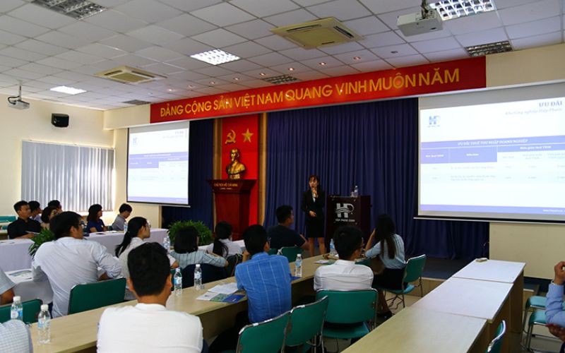 Chào Mừng Đoàn Học Viên Đại Học Fulbright Việt Nam Đến Tham Quan Khu Công Nghiệp Hiệp Phước | Hiep Phuoc 工业园区股份公司