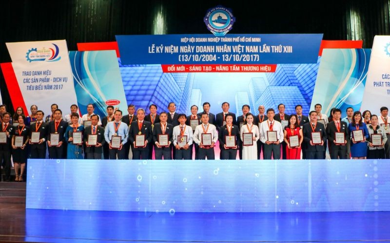 Hình Ảnh Lễ Tôn Vinh Doanh Nghiệp Tiêu Biểu 2017 | Hiep Phuoc 工业园区股份公司