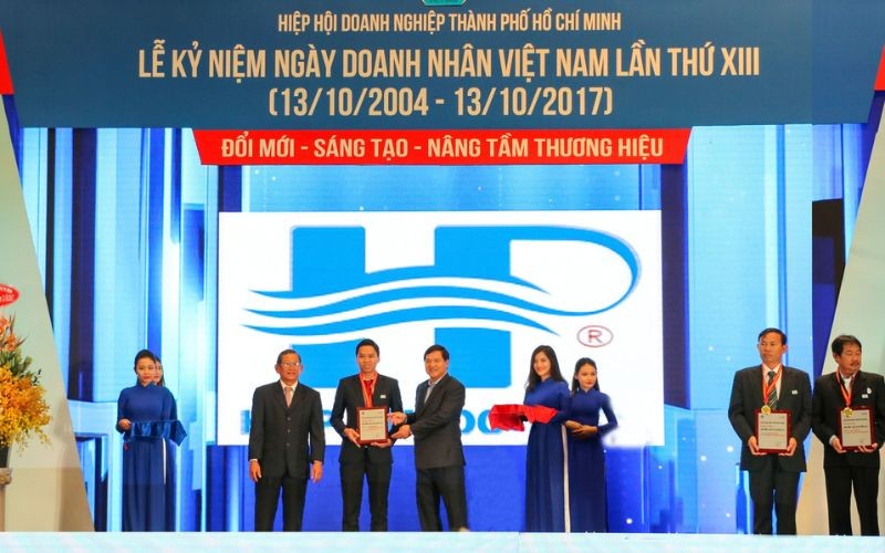 Hình Ảnh Lễ Tôn Vinh Doanh Nghiệp Tiêu Biểu 2017 | Hiep Phuoc 工业园区股份公司
