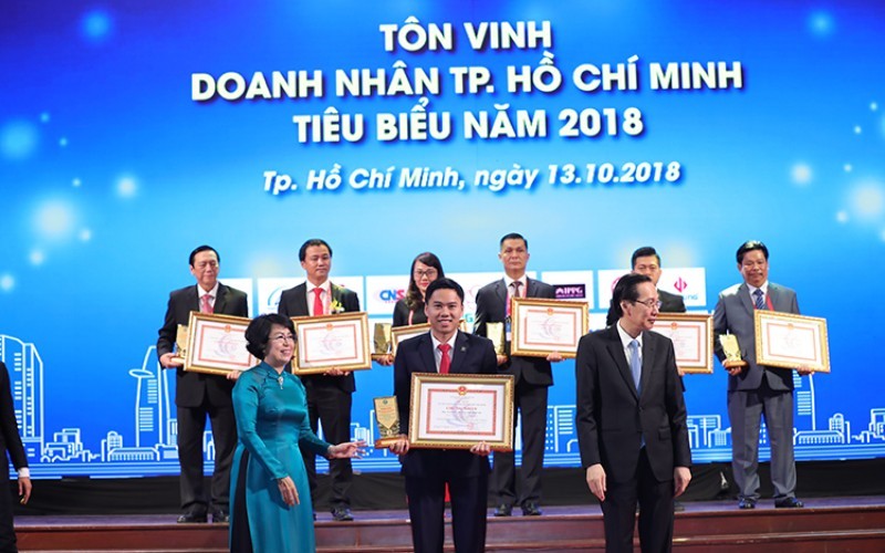 100 entrepreneurs and 99 enterprises have been awarded the Certificate of Entrepreneurship and Enterprise of HCMC.