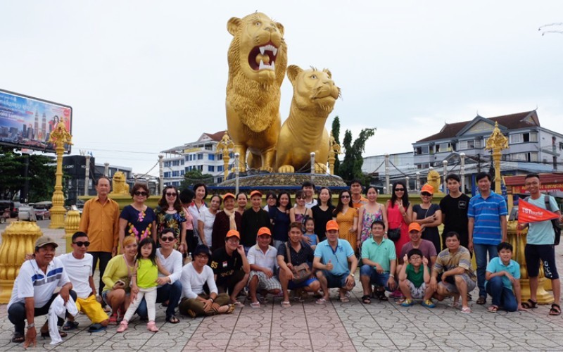 HIPC travel team took a photo in Dubai