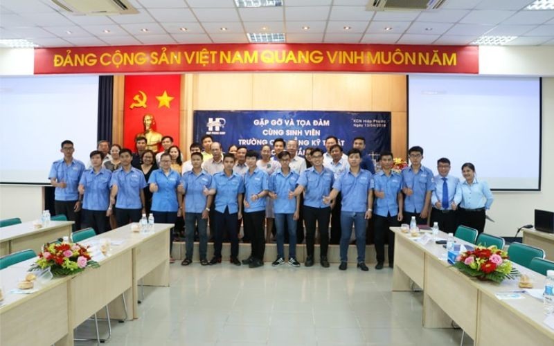 Talks with students of Cao Thang Technical College in Hiep Phuoc Industrial Park