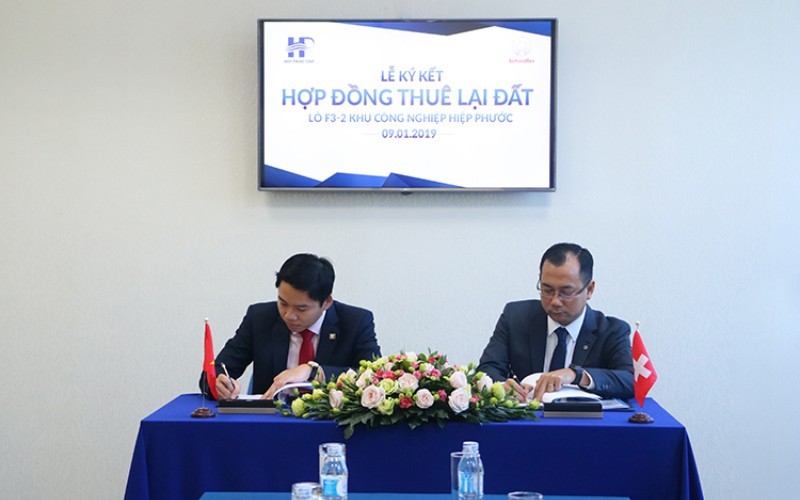 Le Ky Ket Hop Dong Thue Lai Dat KCN Hiep Phuoc Schindler